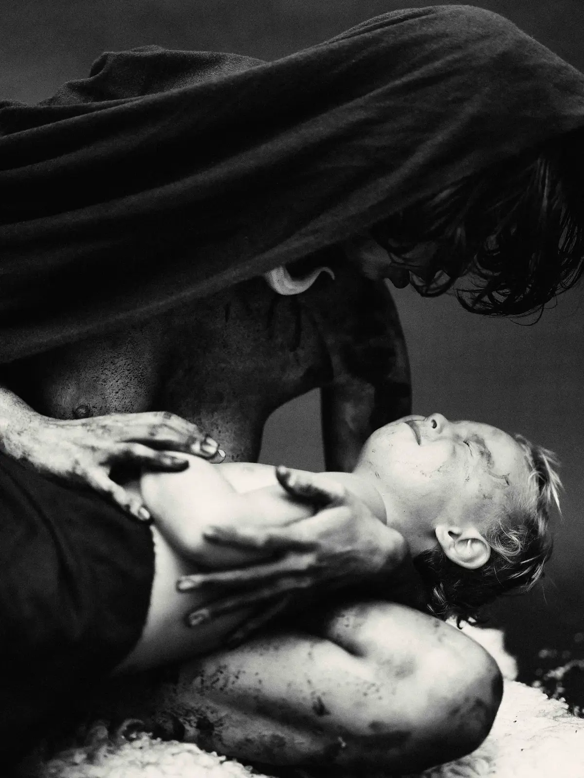 Thetis and Eve, performance by Sylvie Barbier with Ateyan Barbier Pollock. Photography by Vladyslav Chabanenko, Paris 2022.
